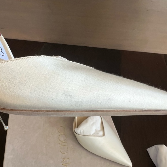 *WORN ONCE FOR PHOTOS* JIMMY CHOO Saeda Ivory Satin Pumps - Picture 14 of 16